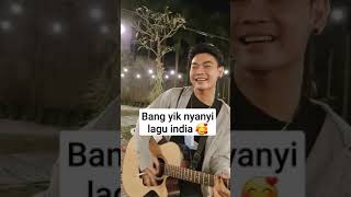Video bang yik nyanyi lagu india Dil Hai Tum Hara di Menoewa Kopi Jogja