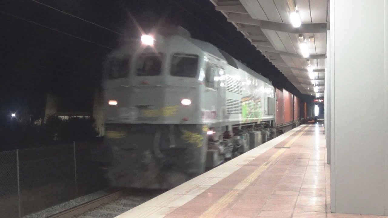 319-212 con un teco cruzando l'Ènova-Manuel