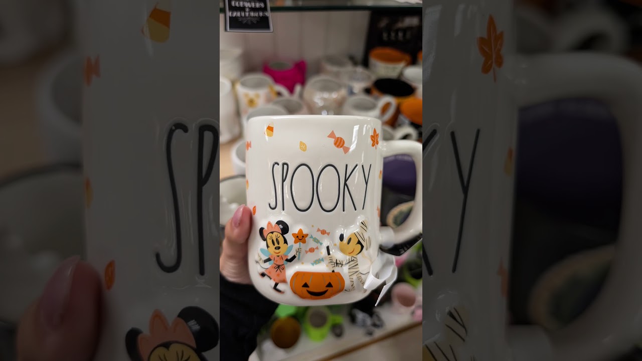 This is the cutest Mickey and Minnie Mug I have ever seen 😍🥰🎃👻🍭🍬🛍️