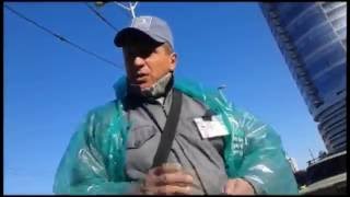 Парковщик-Попрошайка возле Мост-Сити