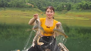 The girl lives alone under a bamboo roof floating on the lake surface fishing for a living.