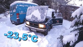 Lada VAZ 2104 Cold start attempt with five year old fuel Resimi