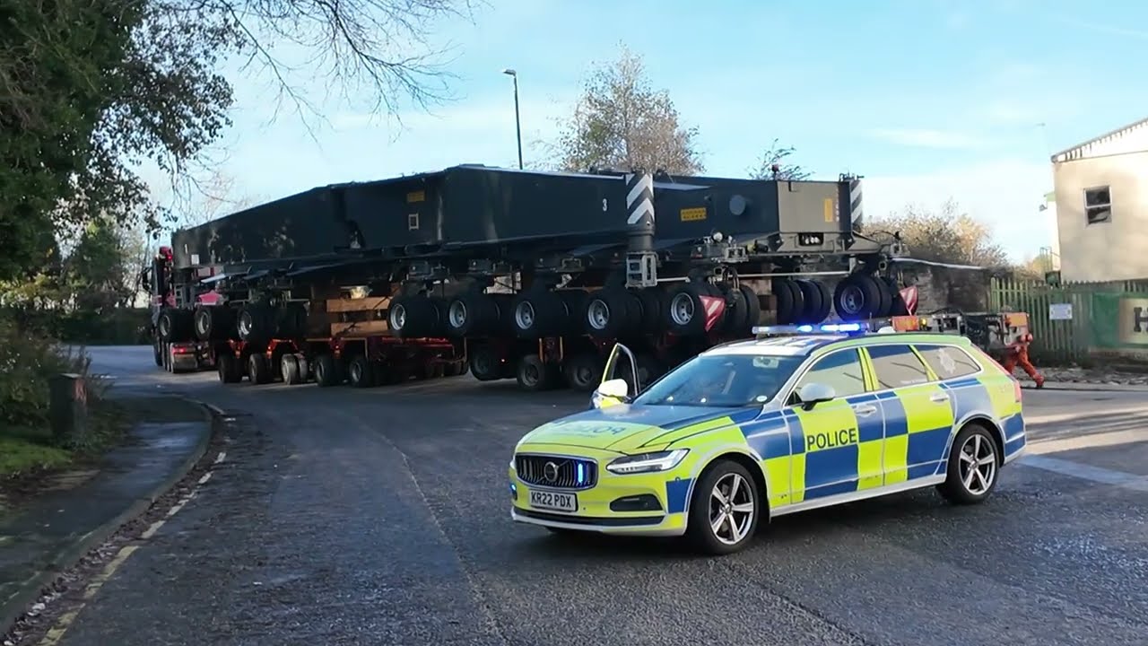 Wide loads out of Leibherr, Sunderland