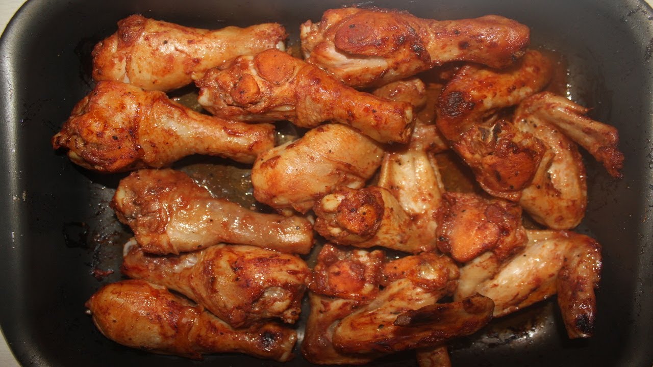 Золотистая курица на сковороде. Куриные спинки. Жареная спинка курицы. Блюда из спинок курицы. Куриные спинки в духовке.