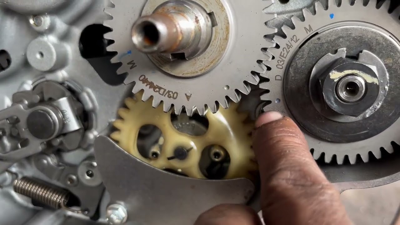 Yamaha R15:V-M clutch rebuild || Yamaha R15 clutch noise problem solution@Raju Auto Mechanic