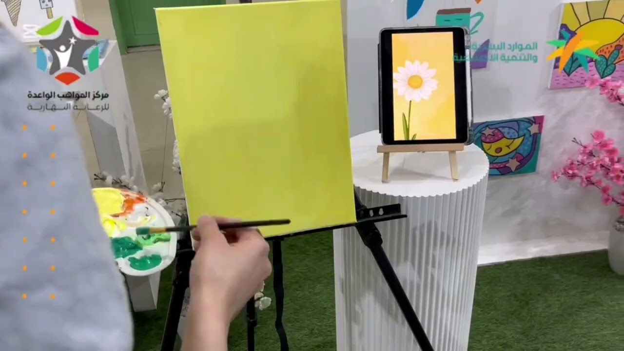 🎨 حين تتحوّل الألوان إلى لغة، والإبداع إلى مساحة حرّة للتعبير 🧑🏻‍🎨🖼️تم تنفيذ ورشة الرسم وسط أجواء 