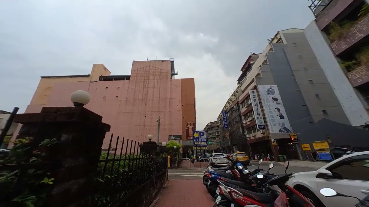 台中公園附近散散步，一直下雨要發霉了