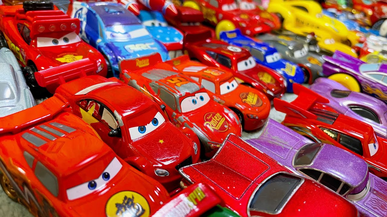 【トミカ】アルミホイルにカーズおもちゃのライトニング・マックイーンやメーターが隠れているよ！