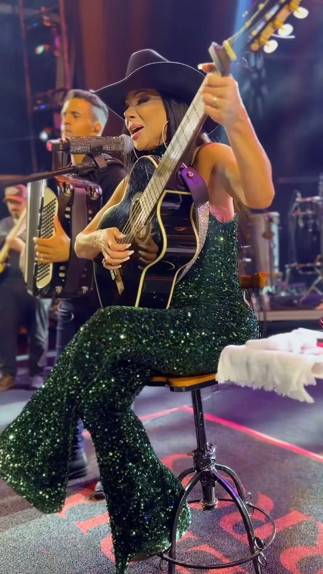 É sempre um momento especial cantar essa moda?DISCO DE OURO! ? “Só Quero Te Dizer”! As Mineirinhas