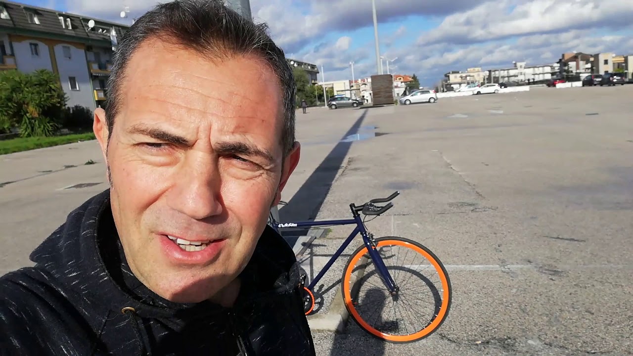Fixed, scatto fisso bici Unieuro test Skid, frenata. #socioriginal - YouTube