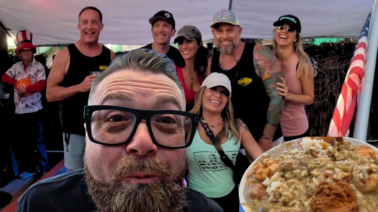 Велосипедный поход по пабам в День ветеранов Коко-Бич