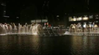 Dubai 2011, Wasserspiele am Burj Khalifa in der Dunkelheit