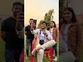 Mere charo taraf mere followers meri selfie lene ke liye khade hey
