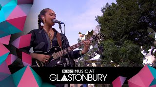 Joy Crookes performs Don't Let Me Down in acoustic session at Glastonbury 2019 chords