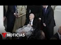 Con las fuerzas que le quedan, Jimmy Carter fue al velorio de su compañera y pilar por 77 años