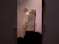 Tranen van goud - Aaron Blommaert en Zoë Livay tijdens de albumvoorstelling van Oorsprong 🤩 #aar...