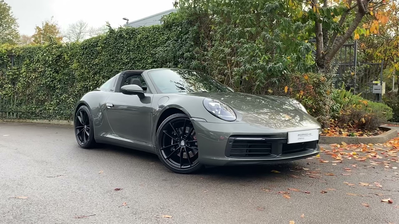 Porsche - 992 Targa 4S - Aventurine Green