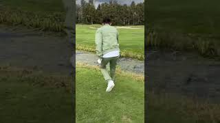 Chatmo springt in de sloot!😂