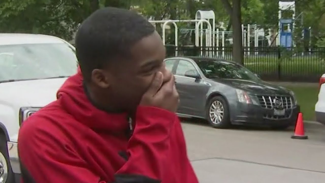 Good Samaritan who saved man's life in Chicago is gifted a car - YouTube