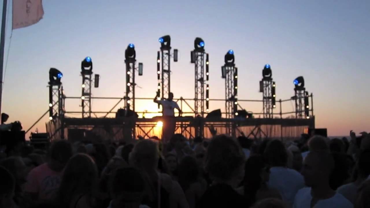 Watch Afrojack plays his tune ILL BE THERE with Gregor Salto & Jimbolee on Bloomindale on YouTube Watch Afrojack plays his tune ILL BE THERE with Gregor Salto & Jimbolee on Bloomindale on YouTube