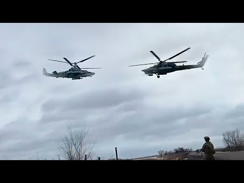 Полет боком двух вертолетов Ка-52 и Ми-28