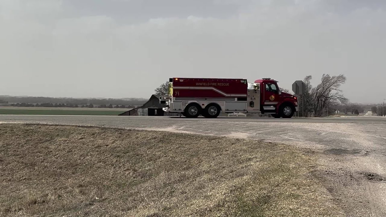 Fire and blowing dust in Sumner County - YouTube