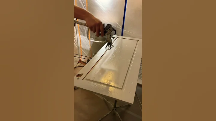 Priming oak with Centurion 1111. Back rolling to help fill in grain #painter #cabinet #apexpainting