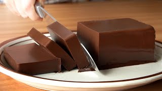 Chocolate and milk! Anyone can make a simple and delicious dessert