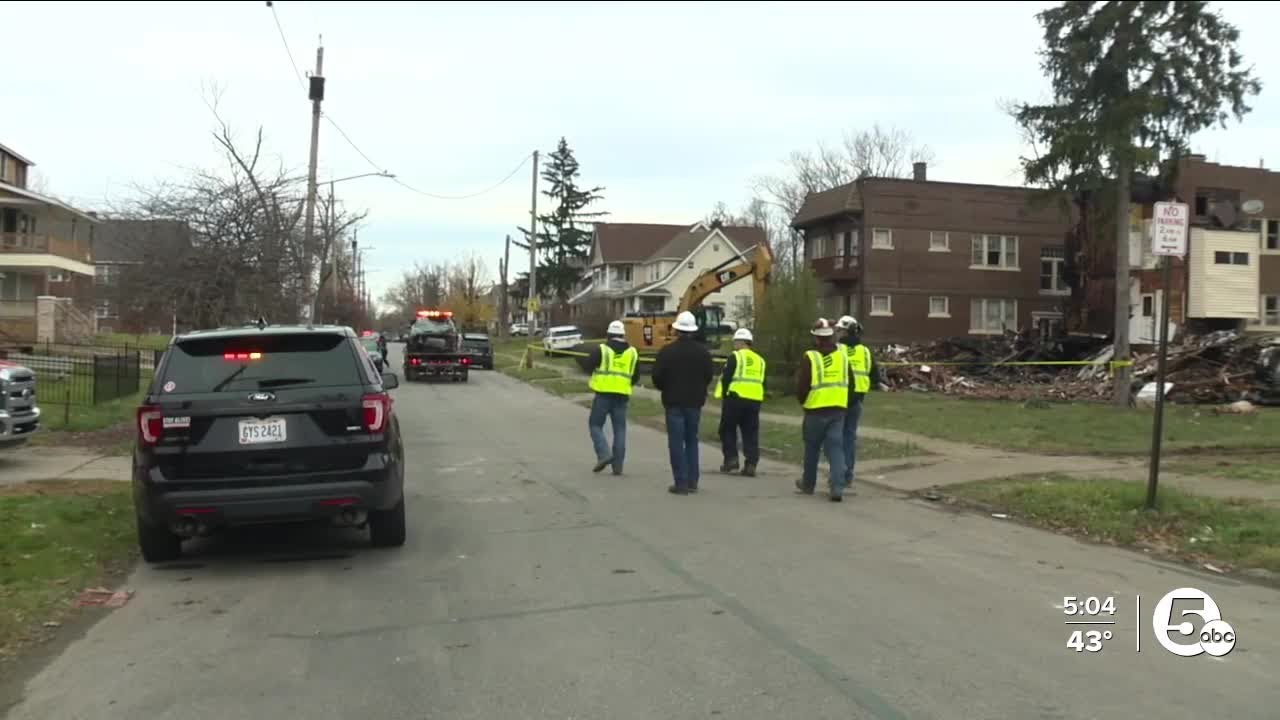 Police look for driver after car crashes into building, killing 1 in ...