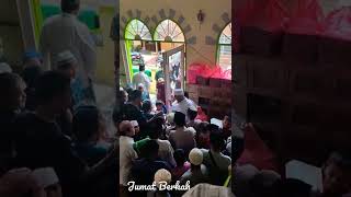 Serunya Anak  Anak Berebut Makanan Setelah Sholat Jumat shorts makanan jummamubarak