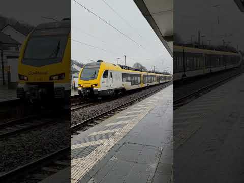 Bahnhof Uhingen im Dez 2022 😂 #göppingen #germany #shorts #train #zug #uhingen #rain #travel