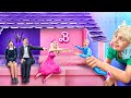 ¡El Novio de Barbie VS el Novio de Merlina en Una Casa en Miniatura!