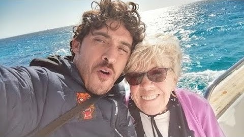 Dashuria nuk njeh moshë! 35 vjeçari i dashuruar marrëzisht pas 80-vjeçares