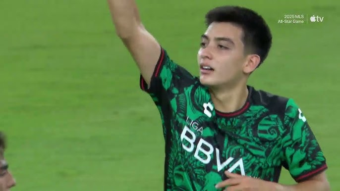 Gilberto Mora, el joven de 16 años, anota el primero de la Liga MX