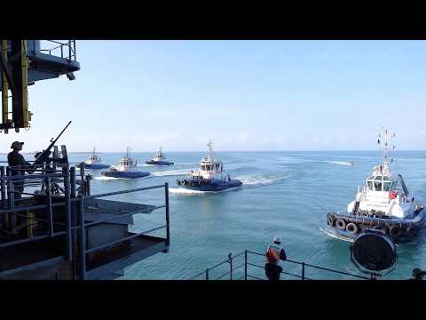 The Extreme Process of Pushing Giant US Aircraft Carrier With Tugboats