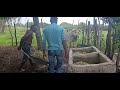 Lavando pra colocar as rações dos bezerros