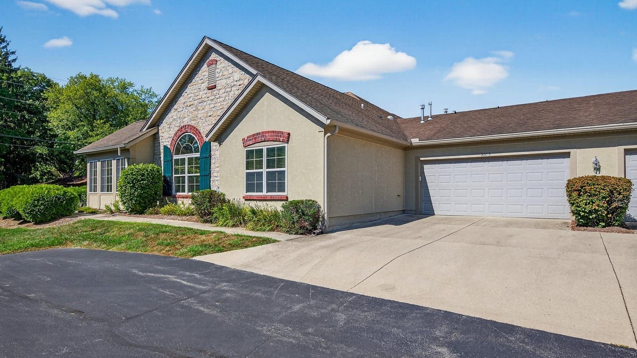 2013 Wentworth Village Dr, Bellbrook, OH