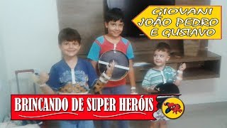 Brincando de super heróis