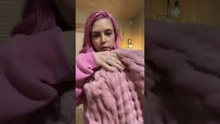 I did not expect this to be THIS soft 😭 It’s that thick, ribbed, plush texture that instantly makes