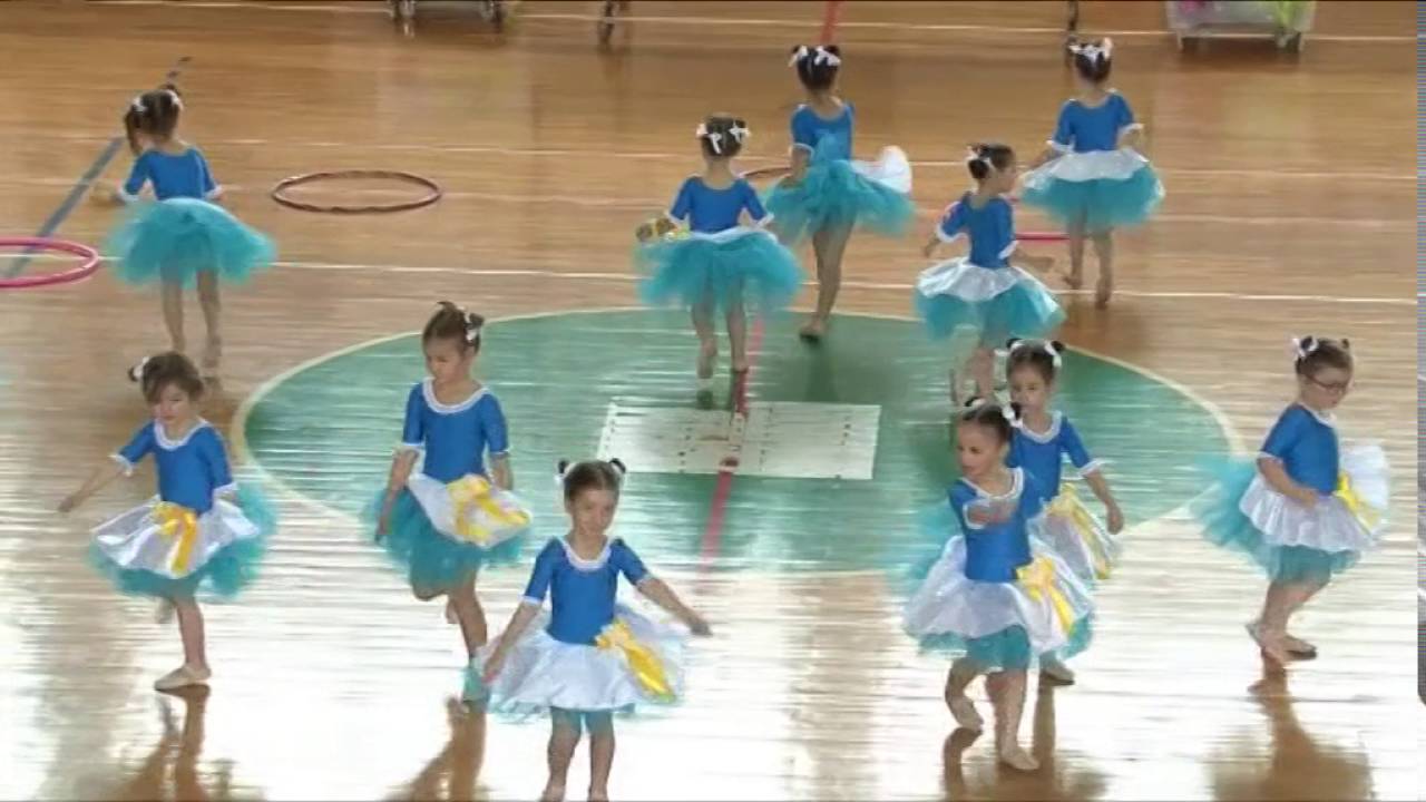 Γιορτη 2016   Ομαδικό Πρόγραμμα Τμήμα Baby Dance   «οι Στρουμφίτες Της Νέας Παιδείας»
