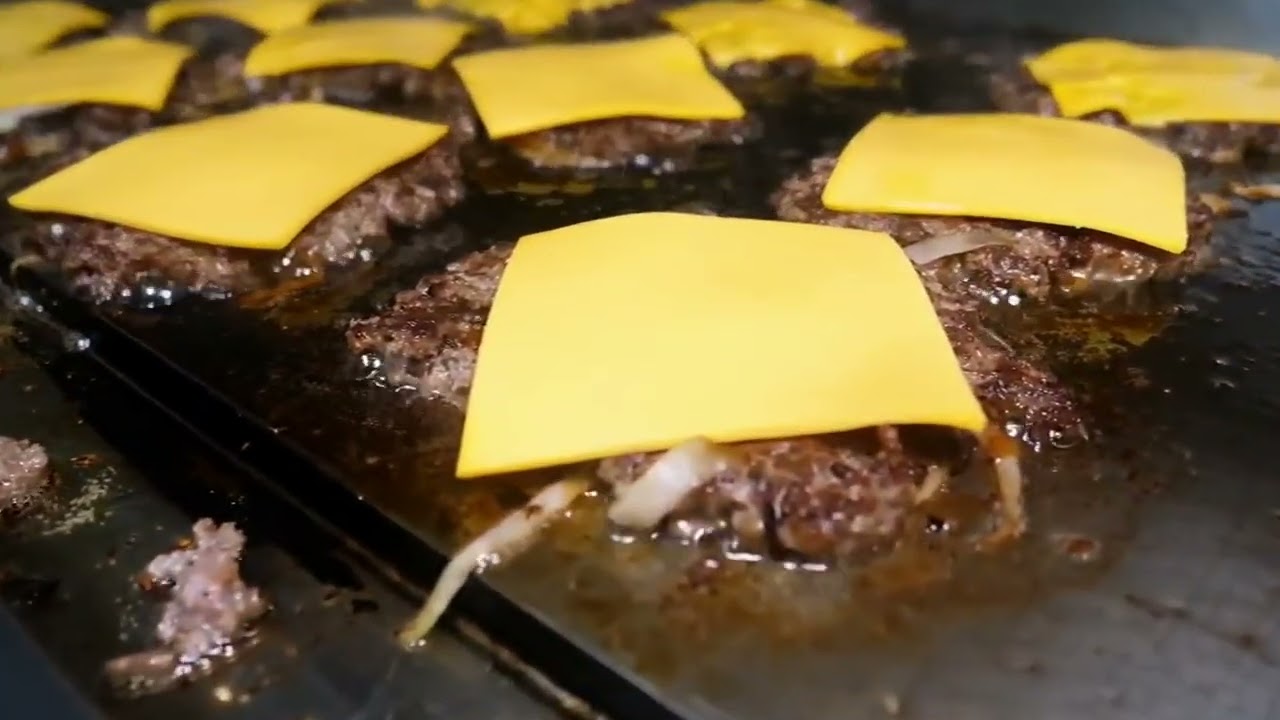 The original American burger! Onion double cheeseburgerKore