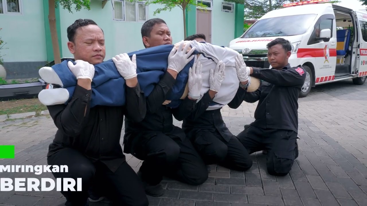 Cara Mengangkat Korban Dengan Benar, Minimal 4 Penolong _ 🚑PSC 119 DINAS KESEHATAN KAB. BOJONEGORO