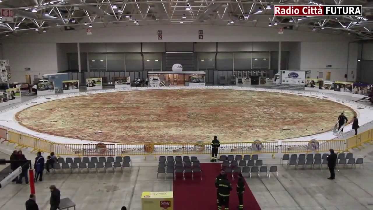 Die größte Pizza der Welt - The biggest pizza in the world - YouTube.
