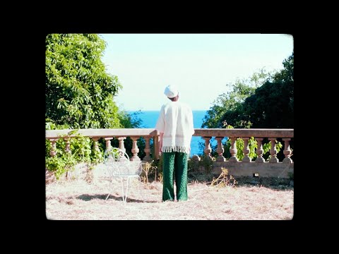 Pirogue - Holidays (Official Video)