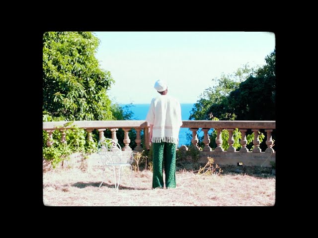 Pirogue - Pirogue - Holidays (Official Video)