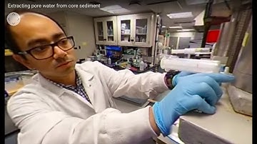 Extracting pore water from core sediment