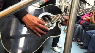 Download Lagu Alex Lora se sube al Metro del DF !!! Increible presentacion! MP3