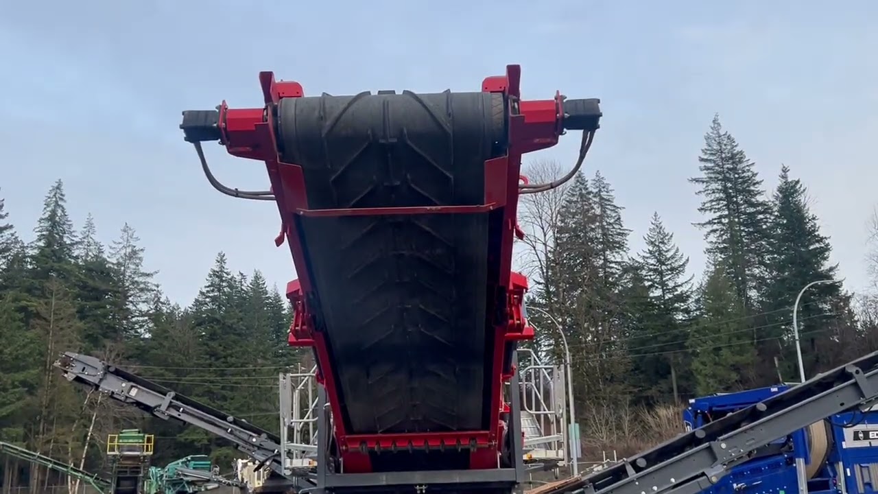 The Terex Finlay 883+ is built for serious screening performance. 