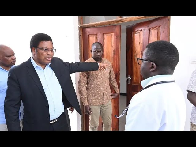 Waziri Mkuu Majaliwa aagiza milango yote ibadilishwe Hospitali ya Wilaya ya Namtumbo. – Ruvuma. class=