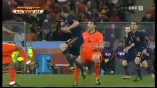 De Jong Nasty Kick on Xavi Alonso - Holland Spain España 스페인 Spanien 西班牙 Iran.flv